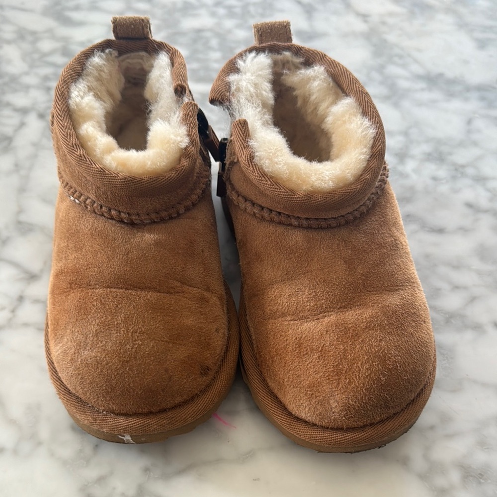 Ugg Cozy Tan Suede Booties (unisex)